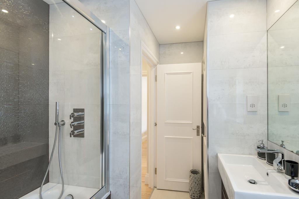 High Street Kensington Apartment London Bilik gambar
